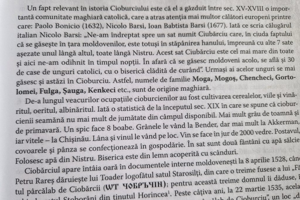 Részlet Csöbörcsök monográfiájából. Fotó: Kocsis Károly