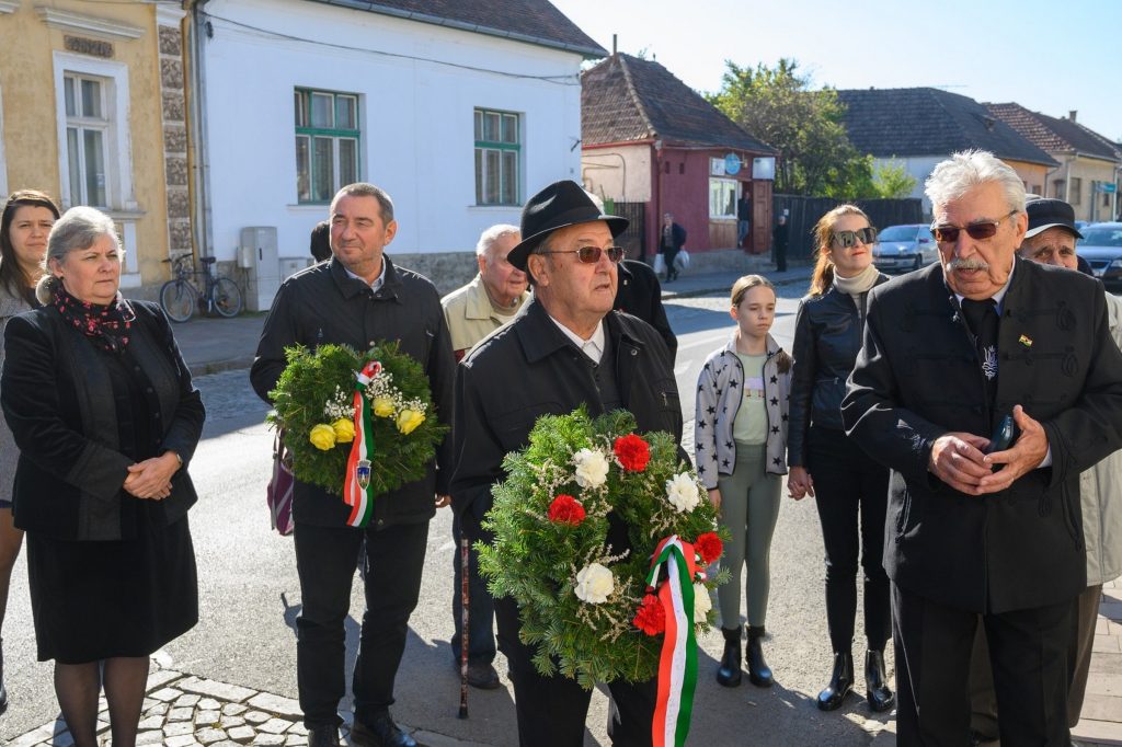 Szalay Attila 29 évesen halt bele a börtönkörülményektől szerzett gyomorfekélyébe – az ő házára is felkerült a tiszteletadás koszorúja. Fotó: Vargyasi Levente