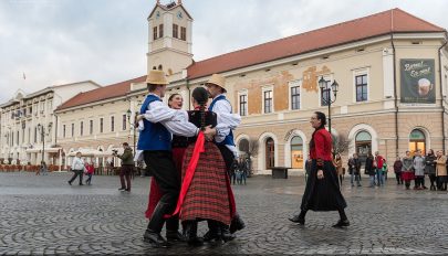 Sepsiszentgyörgyön kiderül, ki járja legjobban a legényest