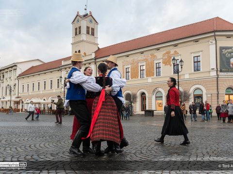 Sepsiszentgyörgyön kiderül, ki járja legjobban a legényest