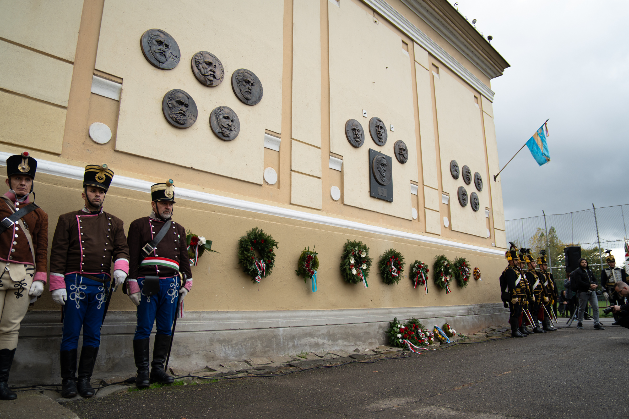 „Könnyeznek, sírva sírnak veszedelmén a magyar nemzetnek”