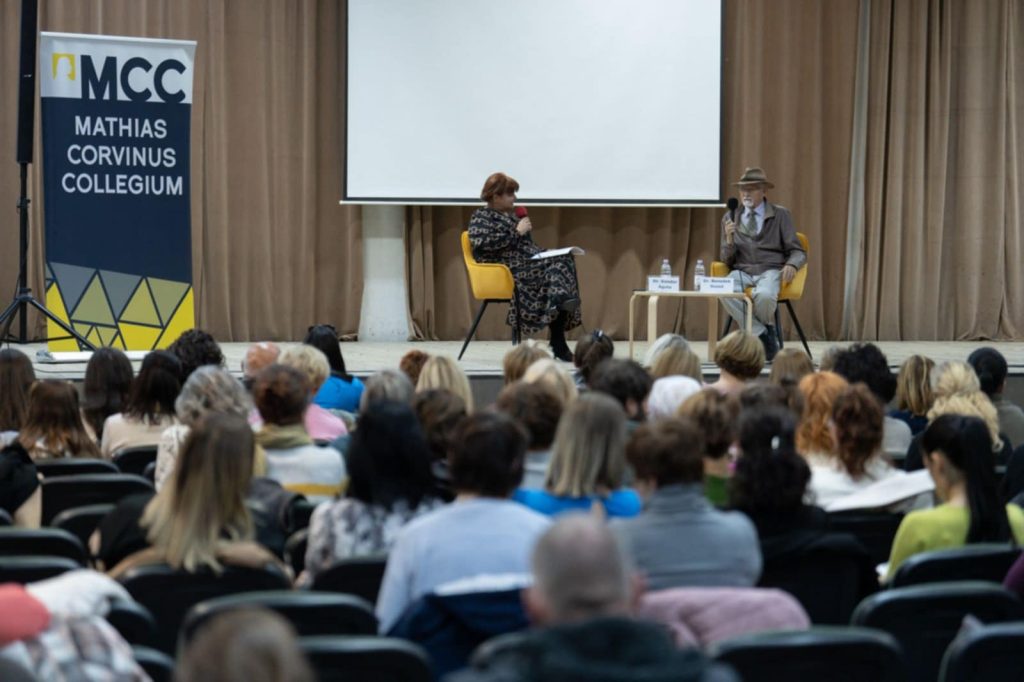 A tudásszomjat, a kemény munkát kiemelt értékként mutatta fel a professzor. Fotó: MCC Sepsiszentgyörgy