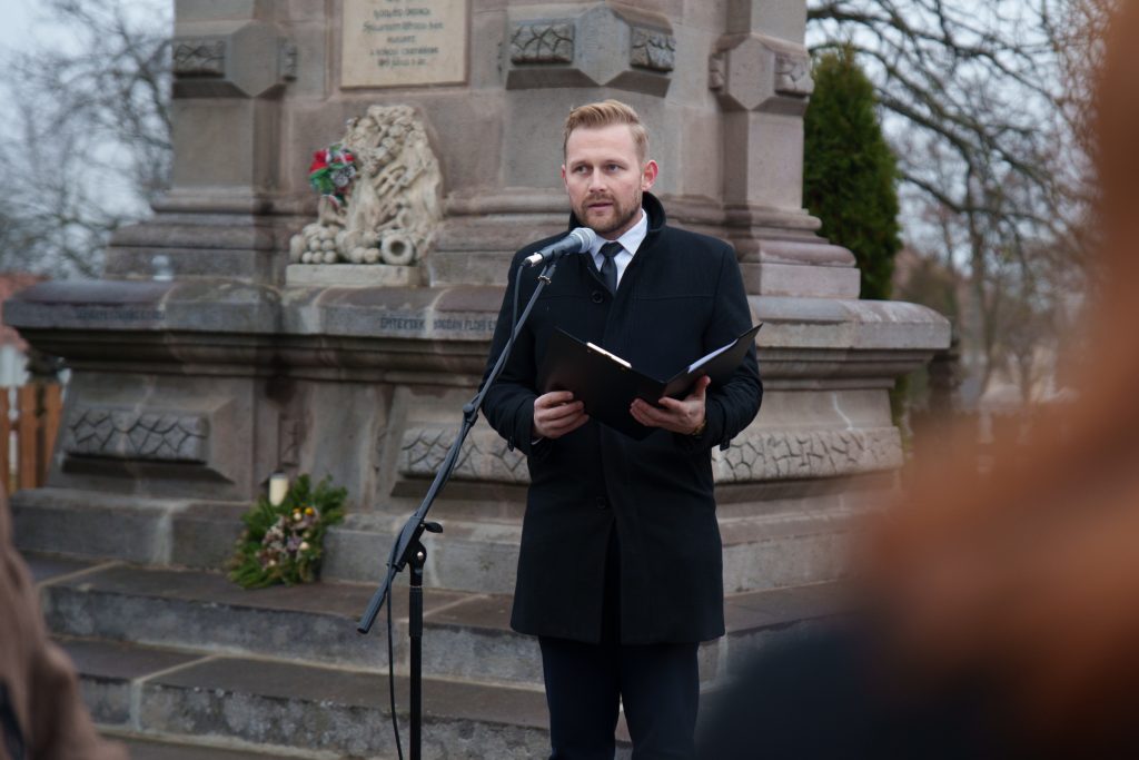 Nagy Zoltán történész beszélt az emlékmű és a kopjafaerdő múltjáról és jelenéről. Fotó: Tuchiluș Alex