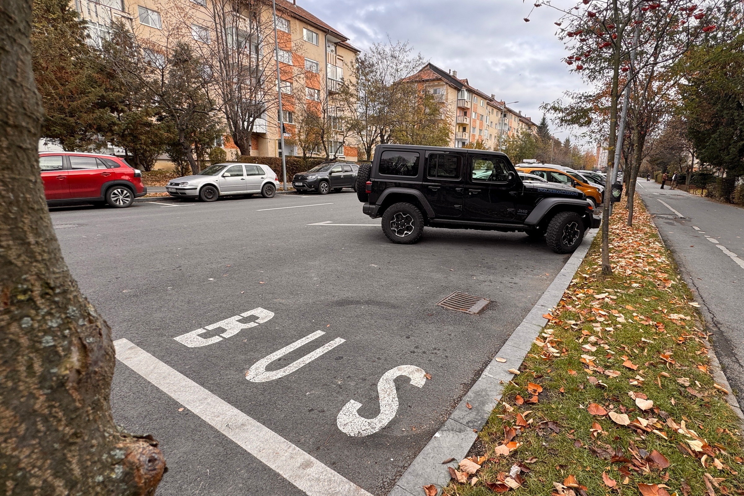 Tilos a parkolás a buszmegállókban