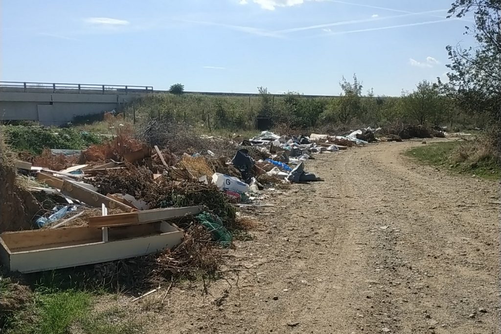 Görögország ilyen is – egy falu határa. Ismerős látvány. Fotó: Bocskai Csaba