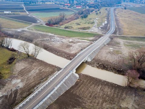 Elkészült az új híd, megújult az iskola Szentivánlaborfalván