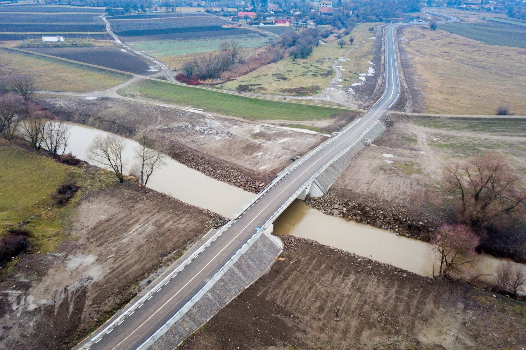 Elkészült az új híd, megújult az iskola Szentivánlaborfalván