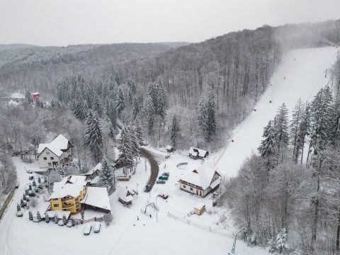 Megrongálódott felvonó akadályozhatja a síszezont Sugásfürdőn