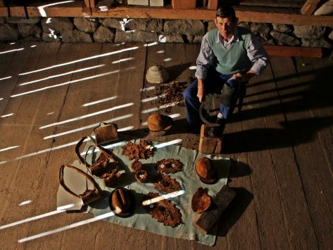 Toplászat: másfél évszázados mesterség színes kötetben