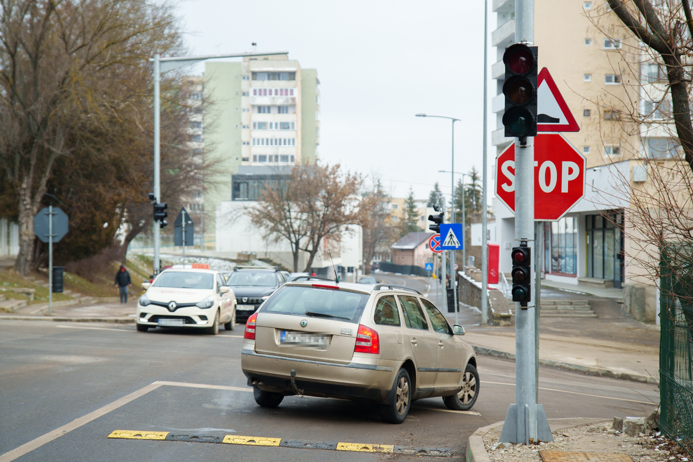 Tucatnyi helyen okosítják az útkereszteződéseket Sepsiszentgyörgyön