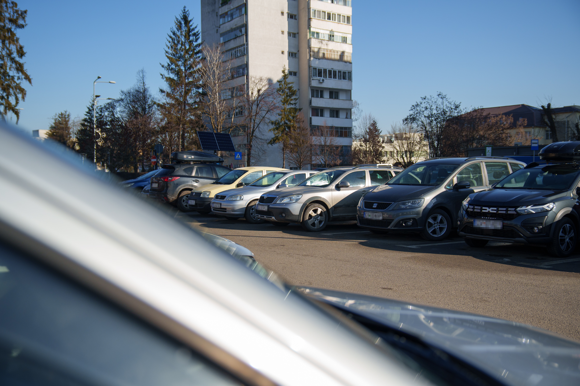 Tarthatatlan helyzet: egyre csak nő az autók száma Sepsiszentgyörgyön