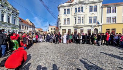 Bábuégetés nélkül is elűzték a telet Kézdivásárhelyről