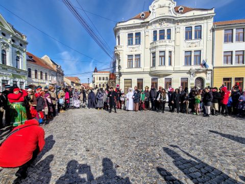 Bábuégetés nélkül is elűzték a telet Kézdivásárhelyről