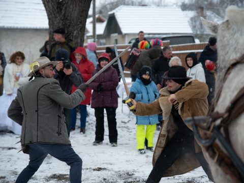 Felelevenítették a farsangtemetés szokását Illyefalván